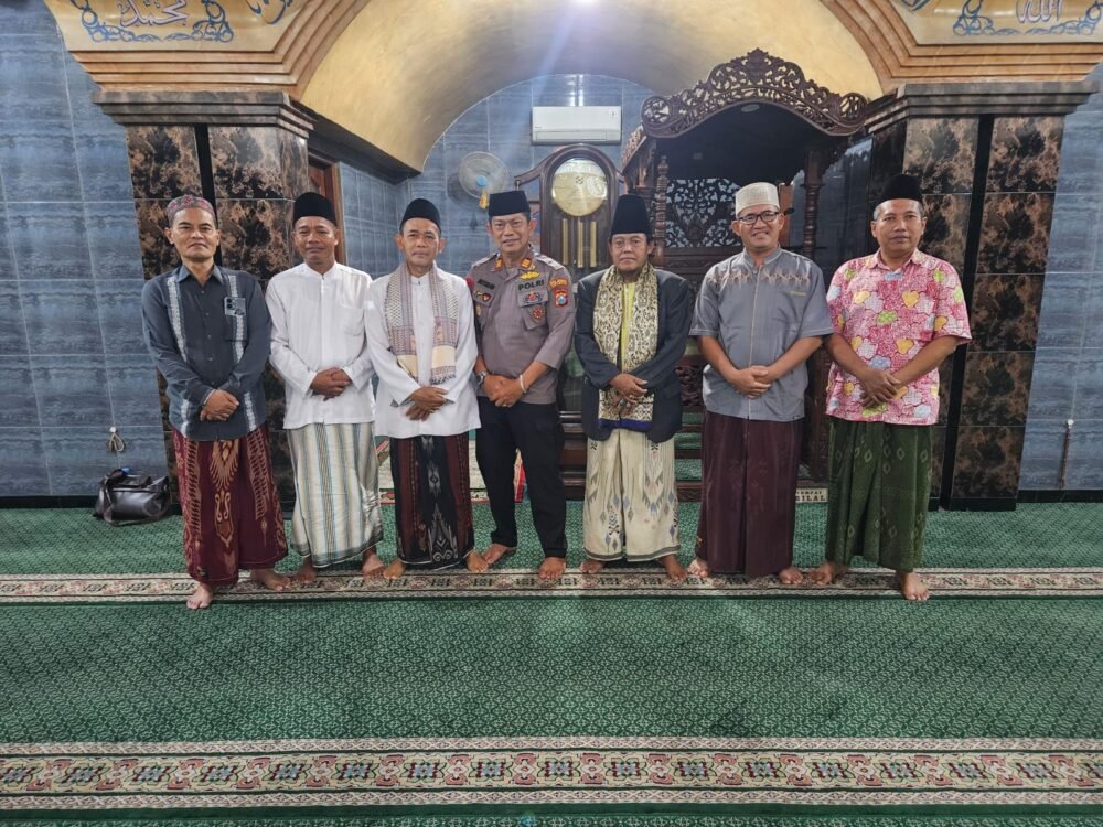 Safari Jumat, Kapolsek Tarik Silaturahmi bersama Warga untuk Saling Peduli Kamtibmas