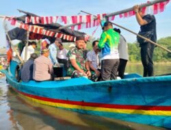 Koramil Sumberasih Kawal dan Amankan Gelaran Tradisi Petik Laut di Wilayah Pesisir