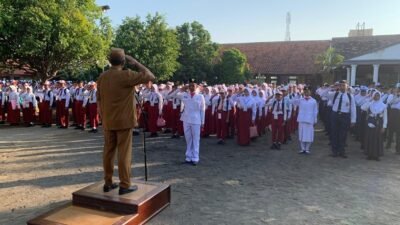 UPT SMP Negeri 4 Pasuruan Sukses Laksanakan Hari Pertama MPLS Tahun Pelajaran 2026/2027