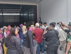Pasar Murah Mandiri TMMD 129 Bojonegoro Diserbu Warga, Telur Program Gayatri Dijual Rp20 Ribu per Kilogram