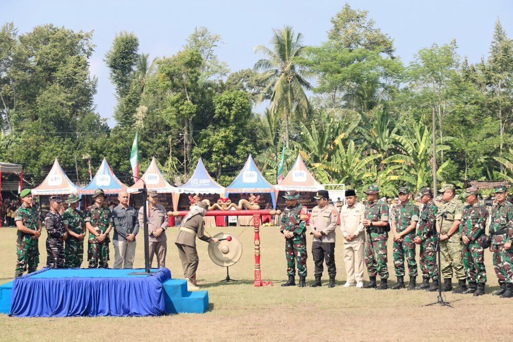 Bupati Lumajang Resmi Buka TMMD ke-129 TA 2026, Percepat Pembangunan Desa Ledok Tempuro