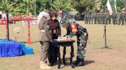 Bupati Lumajang Serahkan Naskah Program TMMD ke-129