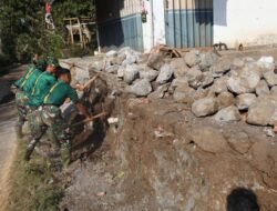 Satgas TMMD ke-129 Kodim 0821/Lumajang Percepat Pembuatan Parit Demi Dukung Infrastruktur Desa