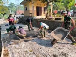 Arco Jadi Andalan Personel Yonif TP 836/BY dan Warga Percepat Pengecoran Rabat Jalan TMMD ke-129