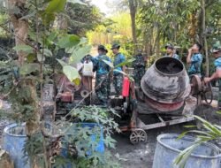 Satgas TMMD ke-129 Percepat Pengecoran Rabat Beton, Adonan Disiapkan Demi Jaga Kualitas Konstruksi