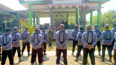 TMMD 129 Bojonegoro: Linmas Kesongo Siap Siaga, TNI Turun Tangan Asah Kemampuan Baris Berbaris