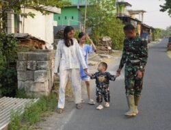 Bikin Adem! Kehadiran Satgas TMMD 129 Bojonegoro Jadi “Kakak Baru” Anak Desa Kesongo