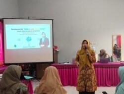Guru SMPN 4 Pasuruan, Nurul Mawaridah, Bedah Pemanfaatan NotebookLM di Ajang TPN XIII Jember