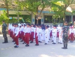 Sambut Semarak HUT RI: Satgas TMMD 129 Bojonegoro Gembleng PBB Siswa SD Kesongo 1