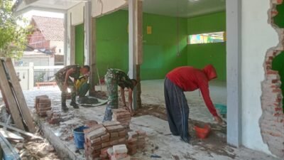 Jadikan Sekolah Impian: Satgas TMMD 129 Bojonegoro Pacu Renovasi SDN Kesongo 1