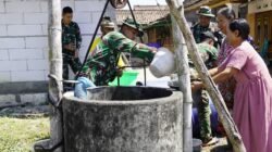 Tanggap Darurat Air Bersih: Satgas TMMD 129 Bojonegoro di Kesongo Guyur 11 Ribu Liter Air untuk Warga Krebet