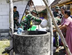 Tanggap Darurat Air Bersih: Satgas TMMD 129 Bojonegoro di Kesongo Guyur 11 Ribu Liter Air untuk Warga Krebet