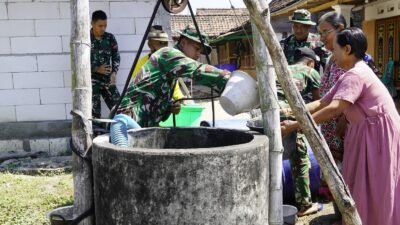 Tanggap Darurat Air Bersih: Satgas TMMD 129 Bojonegoro di Kesongo Guyur 11 Ribu Liter Air untuk Warga Krebet