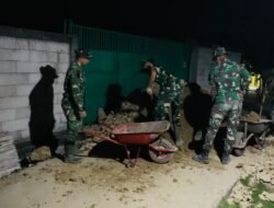Tak Kenal Lelah! Satgas TMMD 129 Bojonegoro Kerja Lembur Rehab Rumah Ibu Saelah