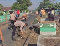 Bhabinkamtibmas Polsek Jabon Kerja Bakti Bersama Warga, Wujudkan Lingkungan Bersih dan Kondusif
