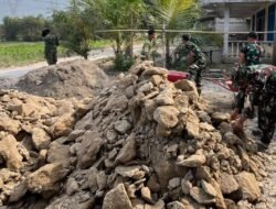 TMMD 129 Bojonegoro: Satgas dan Warga Kompak Rehab Rumah Mbah Kardo