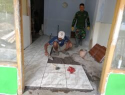 Pemasangan Keramik RTLH Suyitno Dimulai