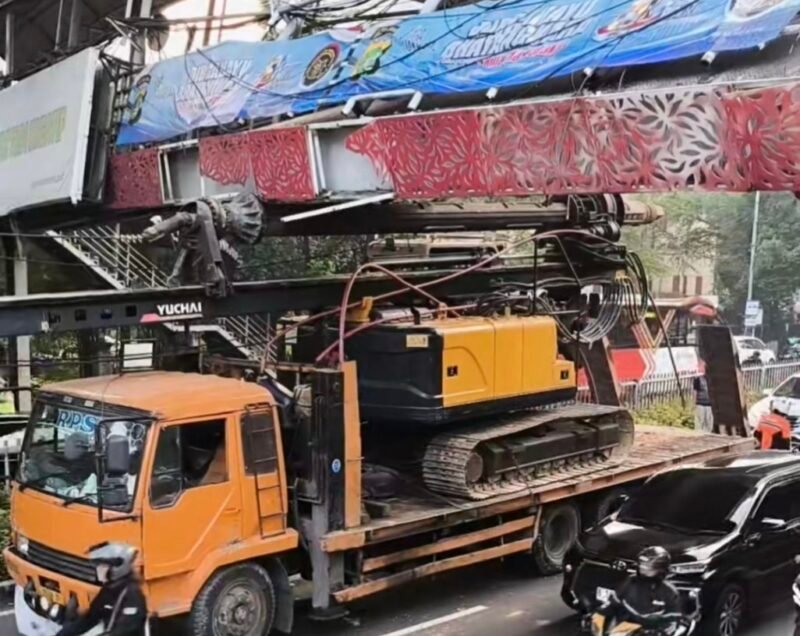 JPO Tendean Rampung Dibongkar, Arus Lalu Lintas Kembali Normal