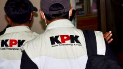 KPK Geledah Rumah Bupati Lombok Barat