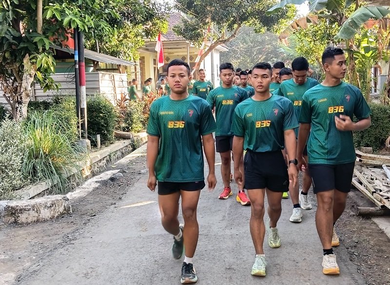 Apel dan Lari Pagi Perkuat Kesiapan Satgas TMMD Bangun Desa