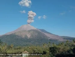 Meletus Lagi, Badan Geologi: Jangan Beraktivitas Di Radius 5 Km Gunung Lewotobi-NTT