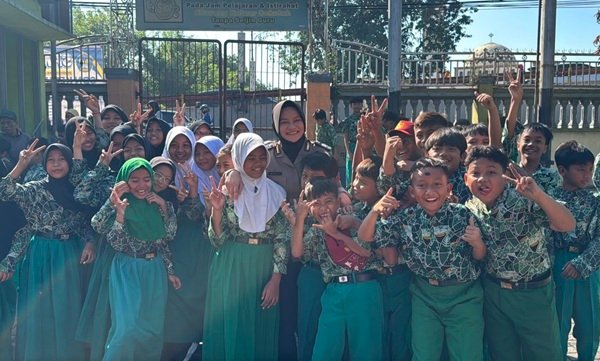 Polsek Tanggulangin Sambut Kunjungan MATSAMA MI Al Hikmah Kalidawir, Kenalkan Tugas Polisi Sejak Dini