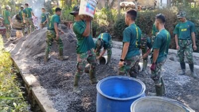 Pasokan Material Rabat Jalan Dipastikan, Satgas TMMD ke-129 Percepat Pembangunan Desa