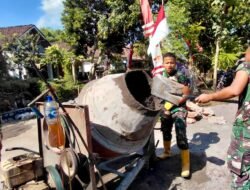 Prada Rio Pamungkas Operasikan Molen, Satgas TMMD Percepat Pengecoran Rabat Beton
