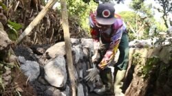 Antusiasme Warga Menguatkan TMMD ke-129, Pembangunan Drainase Kian Cepat