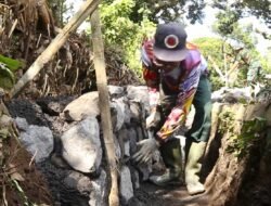 Antusiasme Warga Menguatkan TMMD ke-129, Pembangunan Drainase Kian Cepat