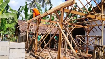Kerangka Rumah Ibu Ety Mulai Berdiri, TMMD ke-129 Percepat Pembangunan RTLH