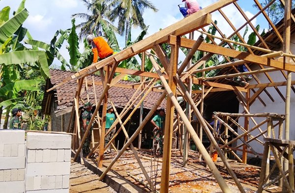 Kerangka Rumah Ibu Ety Mulai Berdiri, TMMD ke-129 Percepat Pembangunan RTLH