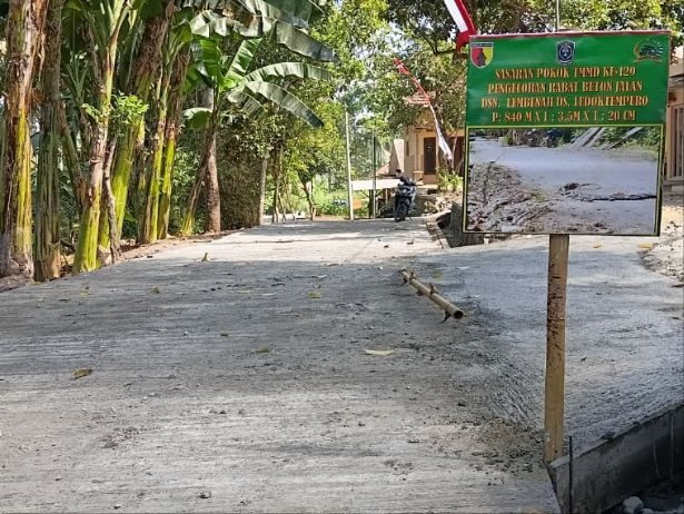 Satgas TMMD Ke-129 Kodim 0821/Lumajang Percepat Pengecoran Jalan Desa Ledoktempuro