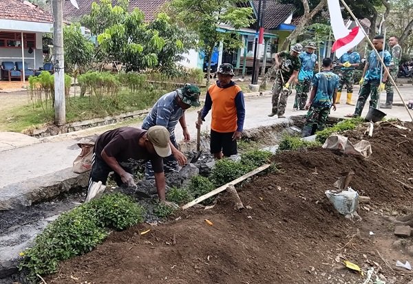 Satgas TMMD Lanjutkan Pembangunan Drainase, Dukung Penataan Lingkungan Warga