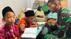 Satgas TMMD Jadi Imam Salat dan Mengajar Mengaji Anak Desa