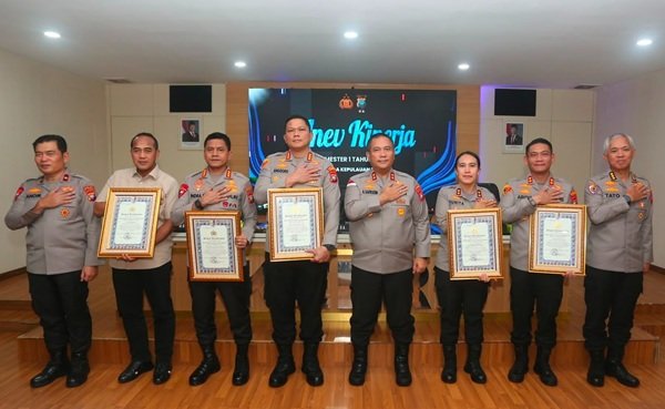 Lima Satker Polda Kepri Raih Penghargaan Kapolri atas Predikat Pelayanan Prima