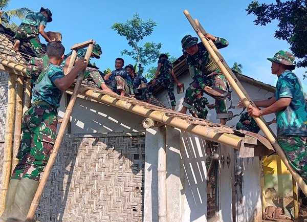 Rumah Ibu Ety Mulai Direnovasi, Satgas TMMD dan Warga Bergotong Royong Wujudkan Hunian Layak