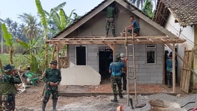 Setapak demi Setapak, Sertu Sugianto Wujudkan Rumah Layak Huni untuk Bu Eti