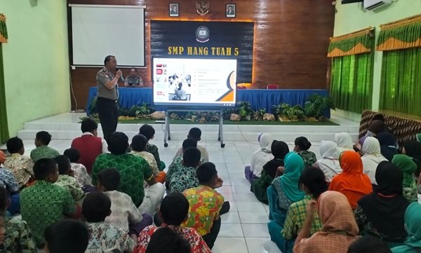 Polsek Candi Edukasi Siswa SMP Hang Tuah 5 tentang Bahaya Bullying dan Narkoba
