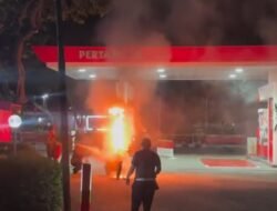 Motor Custom Terbakar Saat Isi BBM di SPBU Condet, Diduga Akibat Korsleting