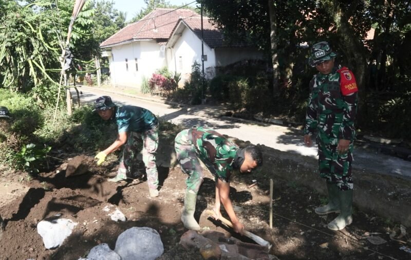 Komandan SSK TMMD ke-129 Pastikan Kualitas Galian Irigasi Sesuai Standar