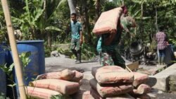 Satgas TMMD Ke-129 Percepat Pembangunan Rabat Jalan dengan Optimalkan Pasokan Material