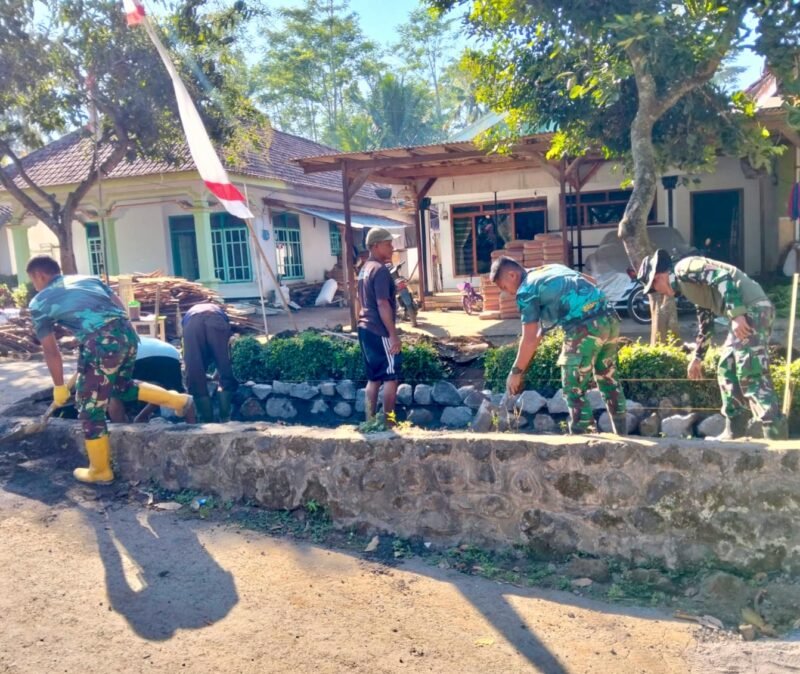 Kekompakan Satgas TMMD dan Warga Percepat Pembangunan Drainase