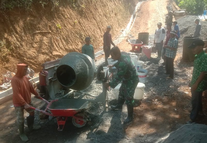 Satgas TMMD ke-129 Percepat Pembangunan Jalan Penghubung Bruno-Kalibawang