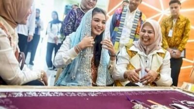 Selvi Ananda Tinjau UMKM dan Serahkan Bantuan Pendidikan di Pulau Penyengat