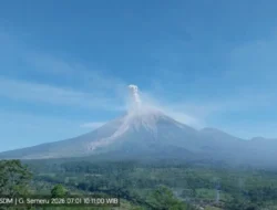 Tinggi Letusan Capai 1 Km, Gunung Semeru Meletus 4 Kali Pada Rabu