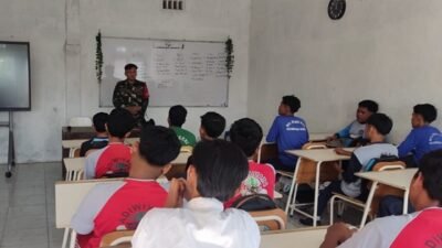Serma Ferry Isi MPLS di SMK Salafiah Wrati