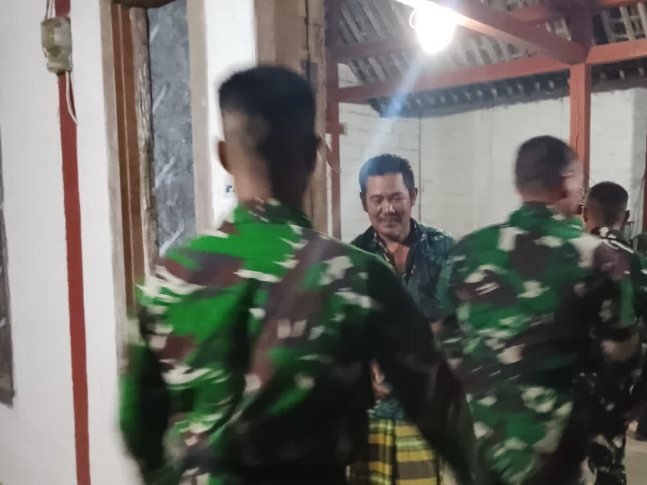Menginap di Rumah Warga, Pengalaman Berkesan bagi Personel Satgas TMMD Ke-129 Bojonegoro