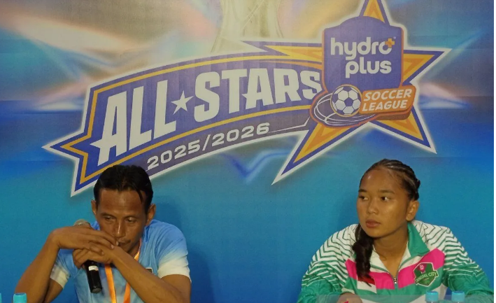 Pelatih Kepala Putri Tangsel City Saronih (kiri) didampingi Debby Alvani Zanaya