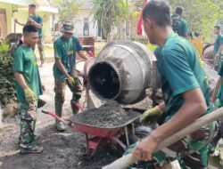 Pembuatan Adonan Rabat Beton Dipercepat, Satgas TMMD ke-129 Jaga Kualitas Pembangunan Jalan